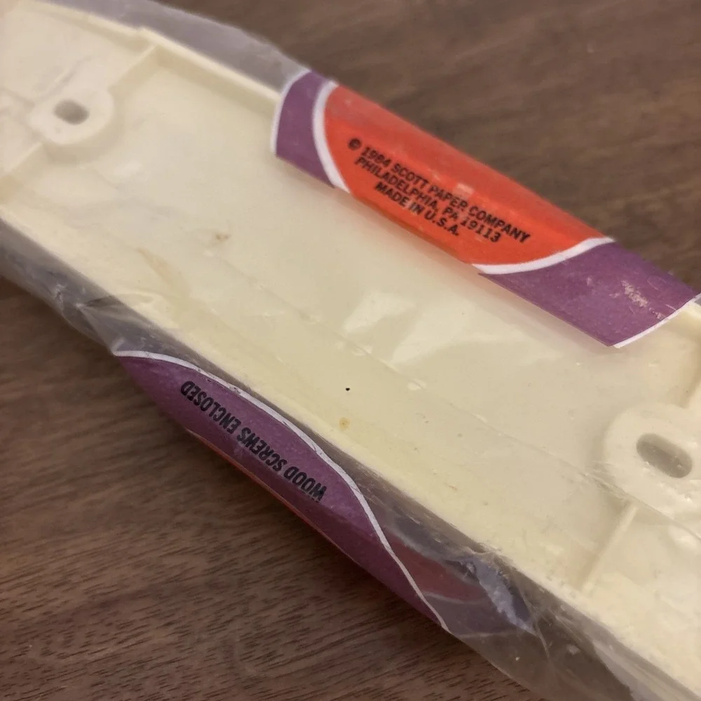 VINTAGE 1984 SCOTT TOWELS PAPER TOWEL HOLDER NEW SEALED BEIGE OFF WHITE NIP NOS